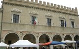 Památky kraje Marche, moře a slavnost sv. Mikuláše - Itálie - Pesaro - Palazzo Popolo (Sailko)