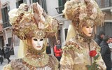 Zájezdy na evropské slavnosti za hranice všedních dnů - Itálie - Benátky - v ulicích není o podívanou nouze