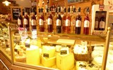 Périgord, Quercy i Francouzské středohoří - gastronomie a vína - Francie - Auvergne - Le Mont Dore, zdejší sýry Cantal a Salers
