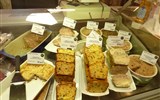 gastronomie Périgordu - Francie - Gaskoňsko -  Sarlat la Caneda, s husími játry je tu paštika, koláč i další lahůdky