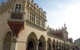 Krakov, město králů a památky UNESCO - Polsko - Krakov - Sukiennice, pův. gotická tržnice, 1358, po požáru přestavěna 1556-9 renesančně, Santi Gucci