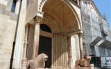 Modena - Itálie - Emilia - Modena, Dóm, Porta reggia, 1209-31, mistři z Campione, růžový veronský mramor