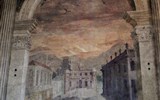 Sabbioneta - Itálie - Emilia - Teatro antica, starý triumfální oblouk s pohledem na Piazza del Campidoglio (Řím)