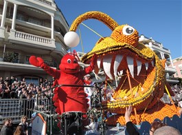 KARNEVAL KVĚTŮ V NICE A FESTIVAL CITRUSŮ V MENTONU 2027  Francie - Menton - Corsi des Fruits d´Or, hele humr a zubatá ryba a všechno z citrusů
