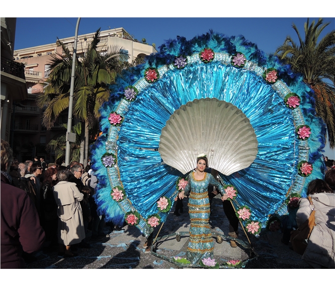 Karneval světel v Nice a festival citrusů v Mentonu - Francie - Menton, Corsi des Fruits d´Or, královna všech mušlí