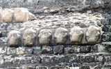 Za Mayi do Guatemaly, Belize a do Hondurasu 2017 - Guatemala - Copán, 3. největší město Májů, 5-9.stol, i na pyramidě je jasně naznačeno - Memento mori