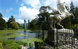 Irsko - smaragdový ostrov - Irsko - Powerscourt Garden, Triton Lake a okřídlený kůň