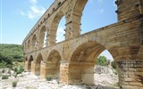Přírodní parky a památky Provence s koupáním - Francie - Provence - římský akvadukt Pont-du-Gard