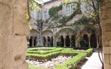 Přírodní parky a památky Provence s koupáním - Francie - klášter St-Paul-de Mausole kde se léčil van Gogh