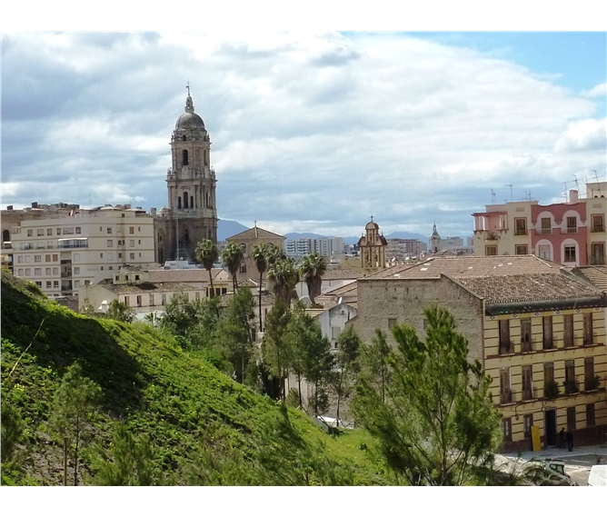 Malaga a Granada s koupáním - Španělsko - Andalusie - Malaga, katedrála, peníze na druhou věž šly do Ameriky na válku za nezávislost
