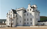 Skotsko, nejkrásnější místa pěšky - Skotsko - Blair Castle, sídlo vévodů z Atholu od 1269