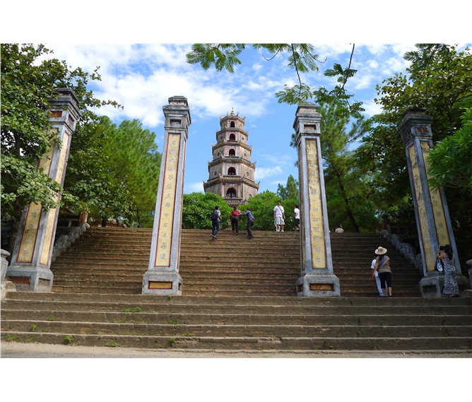 To nejhezčí z Vietnamu a Kambodži - Vietnam - Hue - budhistická pagoda Thien Mu, 1601-65