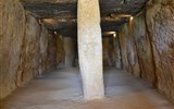 Památky UNESCO v Andalusii - Španělsko - Andalusie - Dolmen de Menga (Foto Petra Dohodilová)