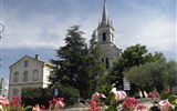Bonnieux - Francie - Provence - Bonnieux, Nový kostel 
(1870) v květech
