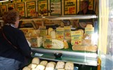 Gent - Belgie - Gent, Vrijdag Markt, bohatá nabídka místních sýrů