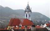 Rakouský advent s vínem a polodrahokamy - Rakousko - Wachau - Dürnstein - věž barokního klášterního kostela