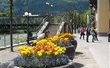 Bad Ischl, Císařovy nové zahrady s květinovým korzem a Linec - Rakousko - Bad Ischl - nad městem ční hora Katrin (1592 m) kam můžete vyjet lanovkou