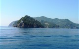 Portofino - Itálie - Ligurie - pobřeží Ligurie mezi Janovem a Korsikou (vidíme poloostrov Portofino) je Mezinárodní velrybí rezervací