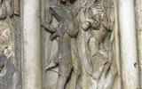 Moissac - Francie - Gaskoňsko - Moissac, vlevo ďábel, vpravo Prostopášnost, do prsou se jí zakusují hadi, do klína ještěrka