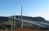 Millau - Francie - Millau - most dlouhý 2.460 m je zavěšený na 7 betonových pilířích