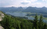 Solnou komorou za Františkem Josefem I. - Rakousko -  jezero Wolfgangsee a na jeho břehu St.Wolfgang
