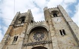 Lisabon - Portugalsko - Lisabon, katedrála Sé, hlavní průčelí si zachovalo dosud robusní románský charakter