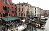 Rialto - Itálie - Benátky - nábřeží Riva dei Ferro (vykládalo se zde železo) u Canal Grande