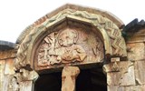 Arménie, země Malého Kavkazu - Arménie - klášter Noravank, sv.Stephanos, svrchní tympanon - Bůh Otec s hlavou Adama v ruce, Kristus