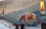 Norsko, zlatá cesta severu - Norsko - Oslo, Velká hala radnice, mozaika sv.Hallvard (patron města) oživuje ženu
