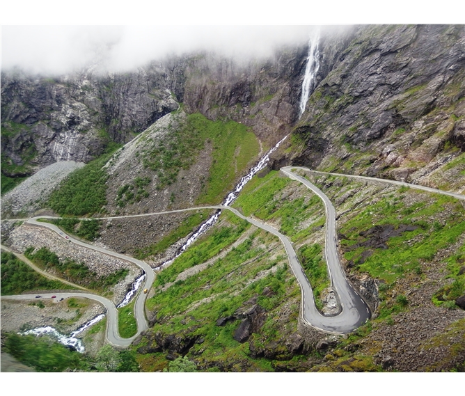 Norsko, zlatá cesta severu 2019 - Norsko - Trollstigen, v dnešní podobě vybudována 1930-6, otevřena králem Haakonem II. 31.6. 1936