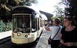 Linec, Kremsmünster, velká zahradnická výstava 2017 - Rakousko - Linec - Pöstlingbergbahn, spojuje centrum s kopcem Pöstlingberg, rozchod 900 mm, 2.nejstrmější tramvaj v Evropě