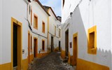Evora nové - Portugalsko - Evora - bílé a žluté uličky starého centra (foto M.Lorenc)