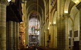 Evora nové - Portugalsko - Evora - interiér katedrály, masivní žula a románský sloh (foto M.Lorenc)
