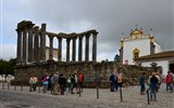 Evora nové - Portugalsko - Evora - římský chrám byl postaven v 1.století n.l. na tehdejším fóru, sloupy z žuly a bílého mramoru z Estremoz (foto M.Lorenc)