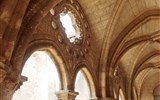 Pikardie, toulky v Ardenách, koupání v La Manche - Francie - Pikardie - Laon, nádherná křížová cesta je jediné, co zbylo z kláštera u katedrály