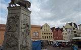 Hamburk, Lübeck, architektura a ostrov Rujána - Německo - Schwerin, pomník zakladatele města Jindřicha Lva, 1995, P.Lenk