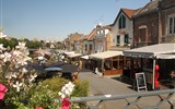 Amiens - Francie - Pikardie - Amiens, kavárničky a restaurace na břehu řeky Somme