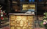 Cáchy - Německo -  Cáchy, Pfalzkapelle, vzadu Marienschrein, 1239, rouška Krista, šaty P.M aj.vpředu Pala d´Oro, zlatý oltář, 1020 ve Fuldě, 17 panelů s Umuč. Krista