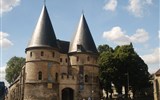 Beauvais - Francie - Pikardie - Beauvais, biskupský palác i městská brána, 14.století, dnes zde muzeum kraje Oise