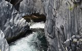 Alcantara - Itálie - Sicílie - Alcantara, zde přitéká jeden z menších bočních přítoků a padá z výšky