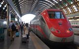 Milano, Turín, Janov a Cinque Terre letecky a rychlovlakem - Itálie - vlak Eurostar na nádraží