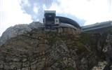 Pilatus - Švýcarsko - Pilatus, vrcholová stanice lanovky z podhledu