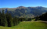 Grindelwald - Švýcarsko - stoupáme a pod námi Grindelwald