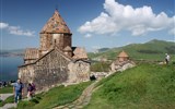 Gruzie a Arménie - země jižního Kavkazu - Arménie - klášter Sevanavank, založen Řehořem Světlonošem, zničen Araby, znovu založen 874 Miriam