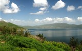 Gruzie a Arménie - země jižního Kavkazu - Arménie - jezero Sevan, 10% vody odtéká, 90% se odpařuje