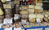 Cagliari - Itálie - Sardinie - Cagliari, na malé tržnici je bohatá nabídka sardinských sýrů