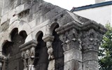 Vienne - Francie - Vienne, St.Pierre, při výstavbě baziliky použity stavební prvky z římských staveb