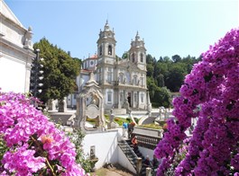 Porto, víno, památky a řeka Douro 2022  Portugalsko - Braga, Bom Jesus do Monte, poutní kostel Bom Jesus, kol 1725, architekt M.P.Vilalobos