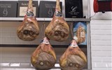 Šunka pršut - Itálie -  Modena, na tržnici, originál parmská šunka
