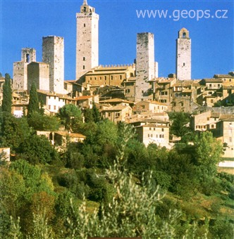 Itálie - Toskánsko - San Gimignano, rodové věže tvoří typickou siluetu města